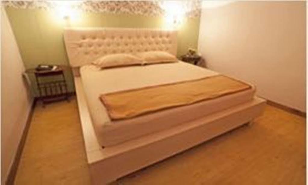 Mojokerto Classic Homestay Exteriör bild